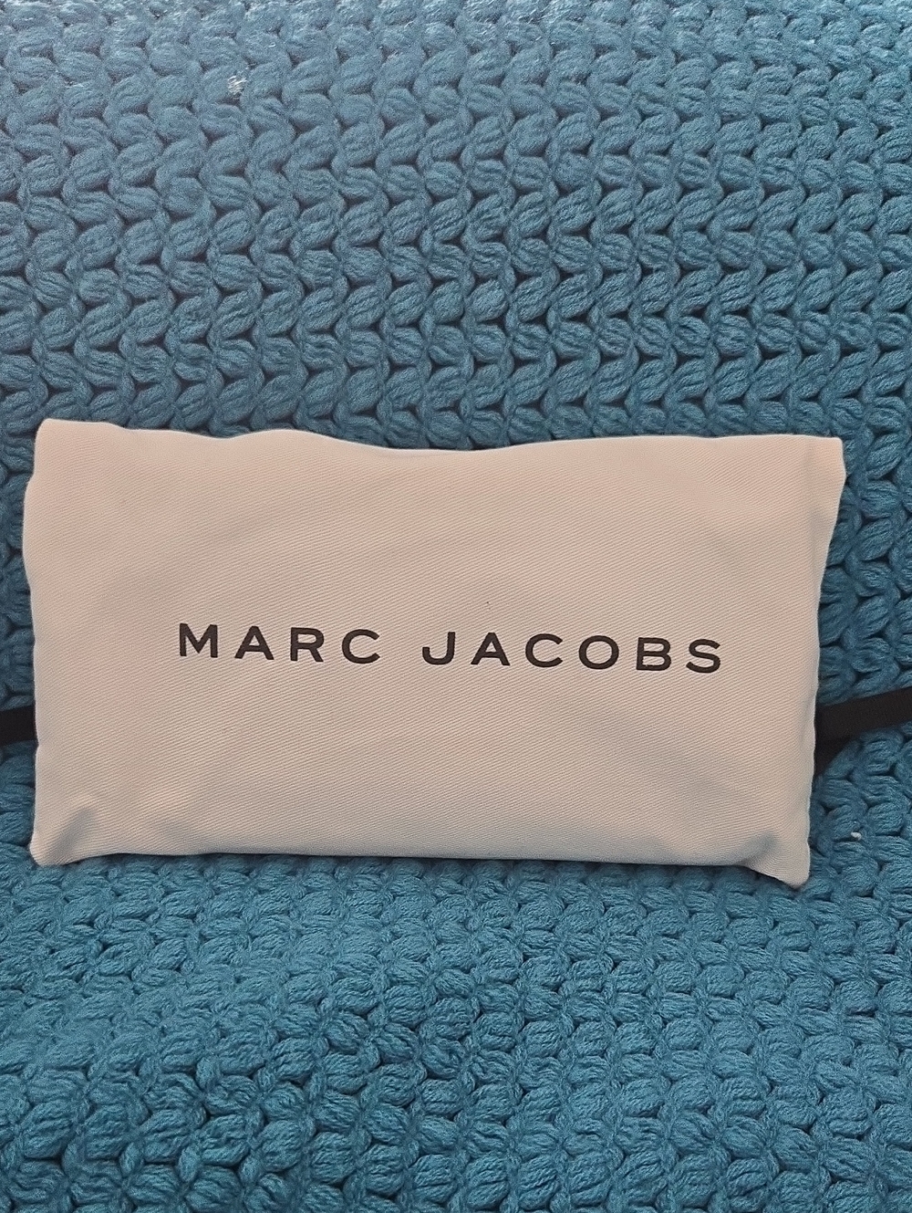 Marc Jacobs Light Blue Zip-Around Card Holder Wallet - Picture 3 of 5